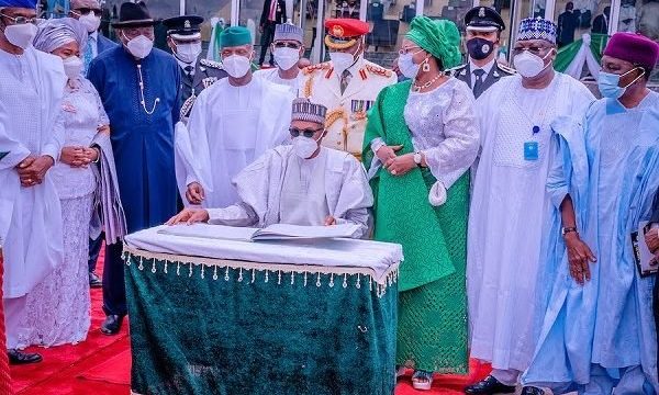 Gowon, Jonathan Join Buhari at Independence Ceremony